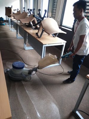 galeri kegiatan lampu kristal kotor